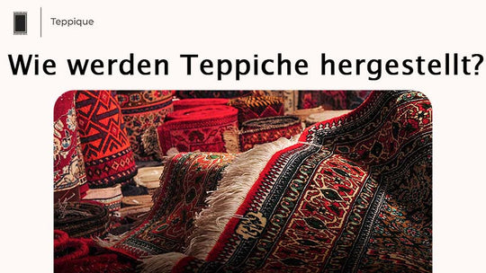 Traditionelle Orientteppiche in kräftigen Farben, gerollt und ausgestellt.